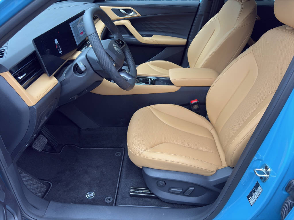 MG HS 1.5 PHEV Luxury, Plug-in-Hybrid Petrol/Electric, Ex-demonstrator, Automatic - 5