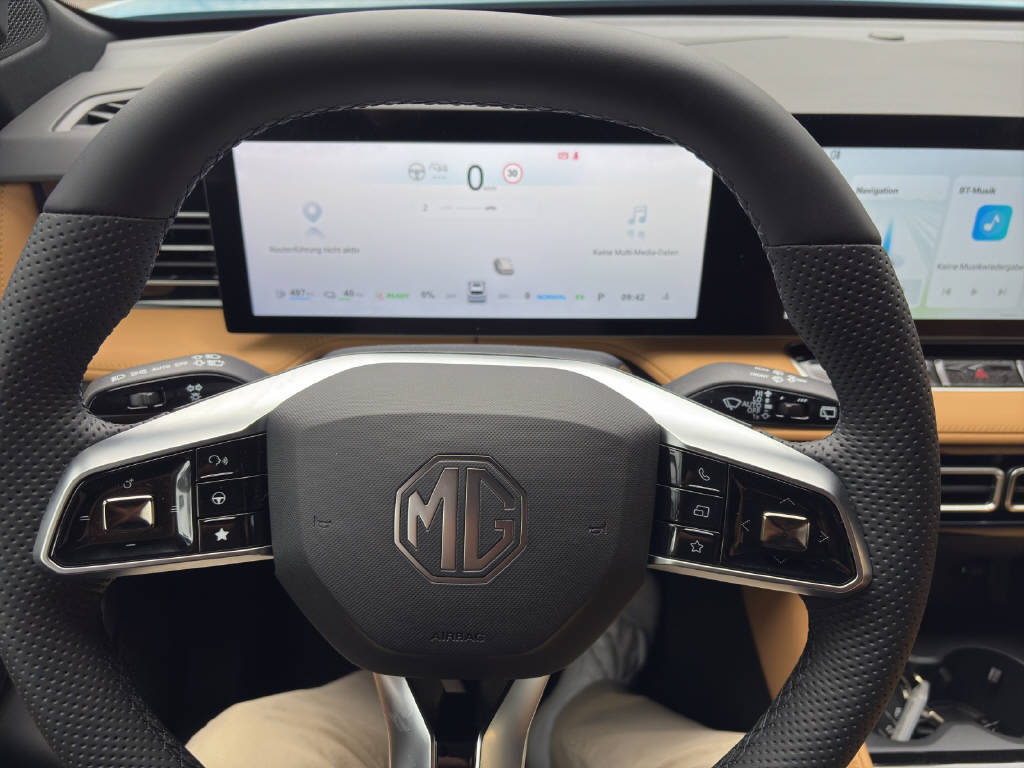 MG HS 1.5 PHEV Luxury, Plug-in-Hybrid Petrol/Electric, Ex-demonstrator, Automatic - 6