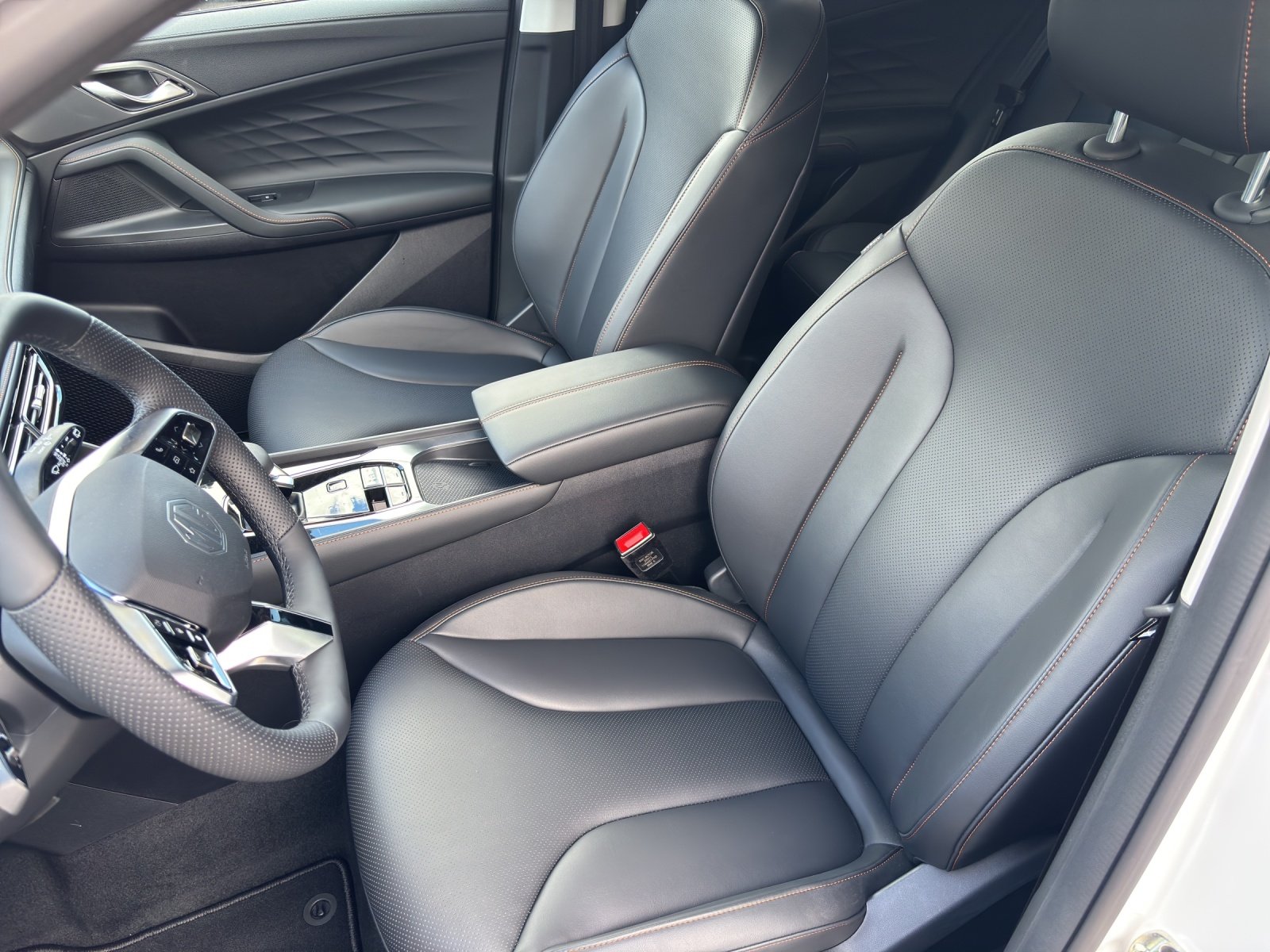 MG HS 1.5 Hybrid Luxury, Benzin, Neuwagen, Automat - 4