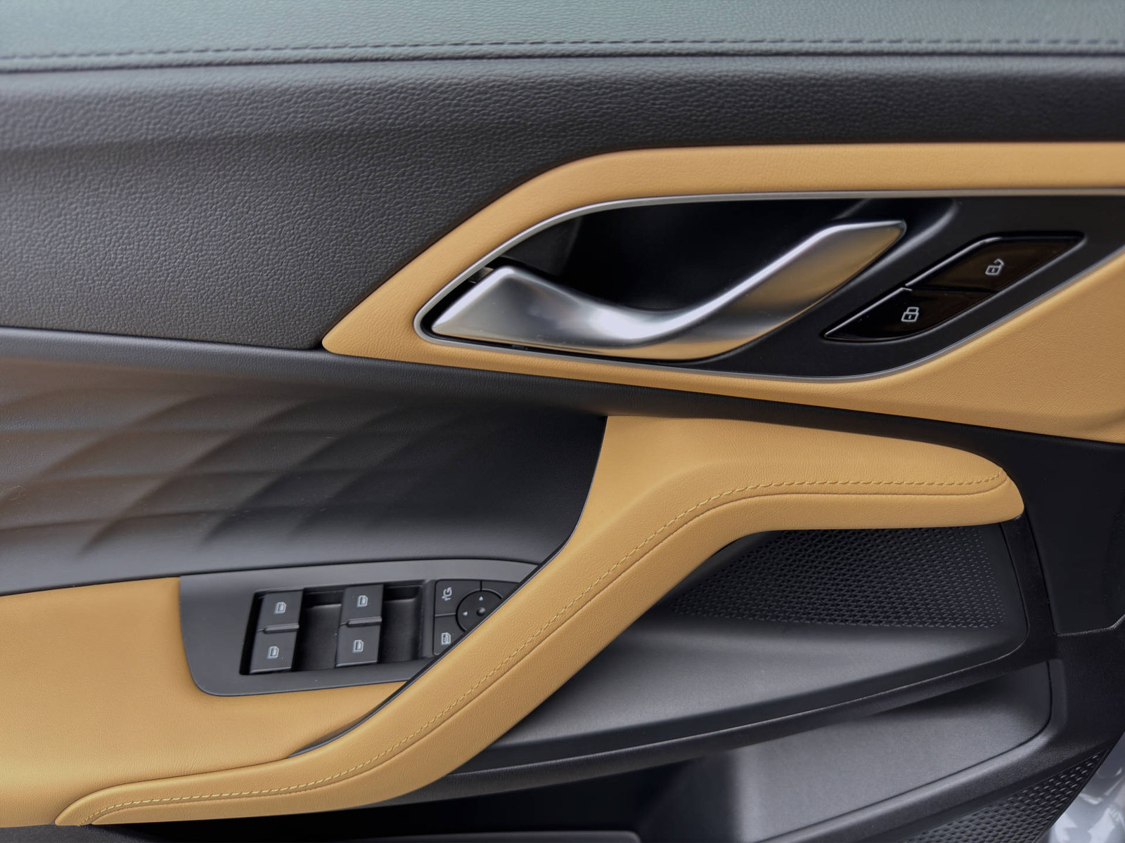 MG HS 1.5 PHEV Luxury, Plug-in-Hybrid Benzin/Elektro, Neuwagen, Automat - 7