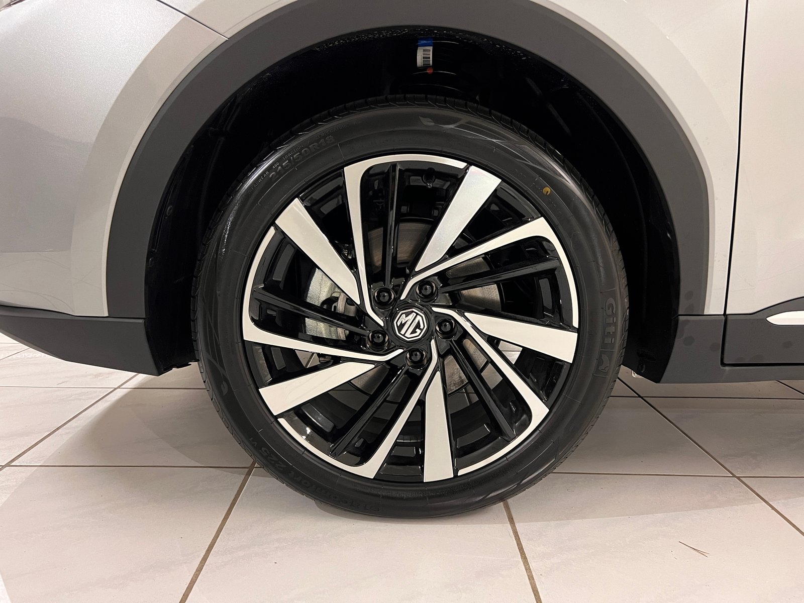 MG ZS 1.5 Hybrid+ Luxury, Voll-Hybrid Benzin/Elektro, Neuwagen, Automatik - 6