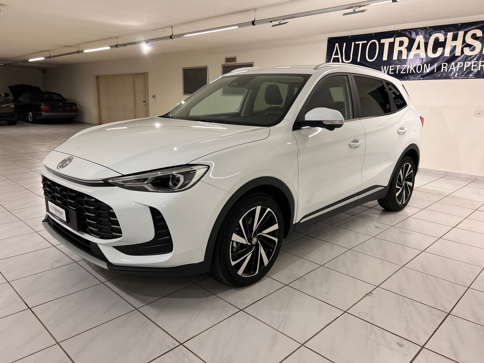 MG ZS 1.5 Hybrid+ Luxury, Full-Hybrid Petrol/Electric, New car, Automatic - 4