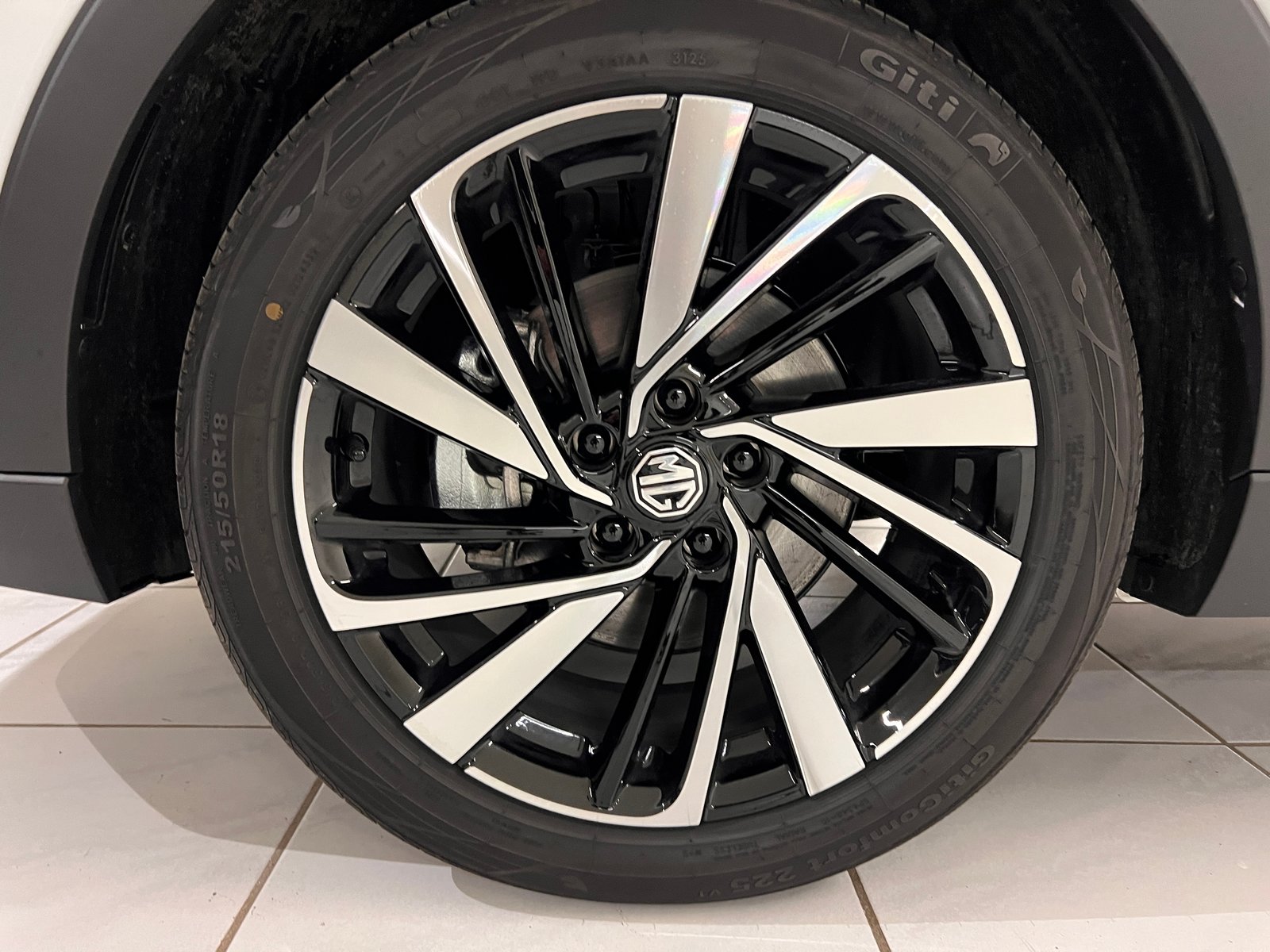 MG ZS 1.5 Hybrid+ Luxury, Full-Hybrid Petrol/Electric, New car, Automatic - 6