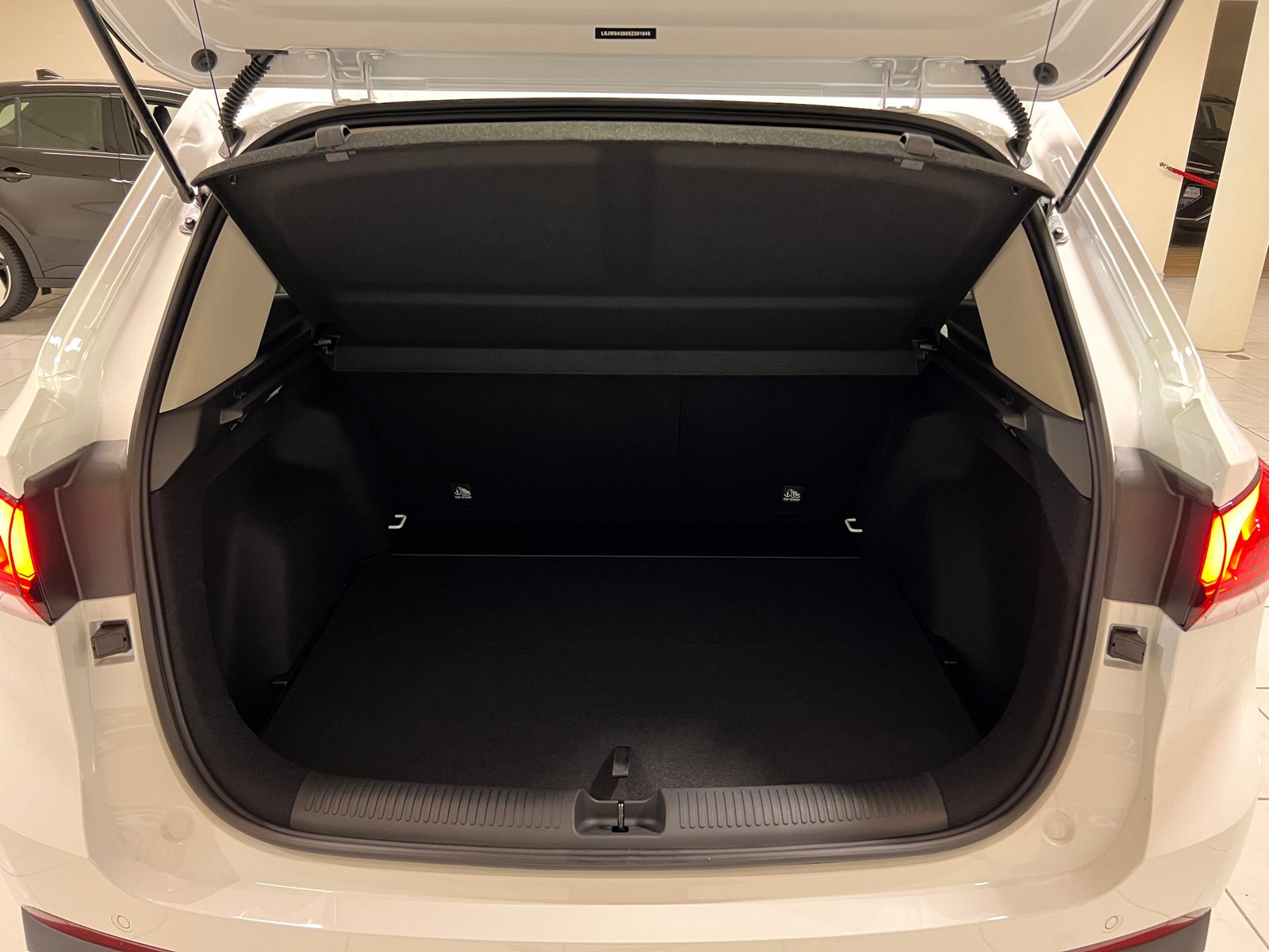 MG ZS 1.5 Hybrid+ Luxury, Full-Hybrid Petrol/Electric, New car, Automatic - 7