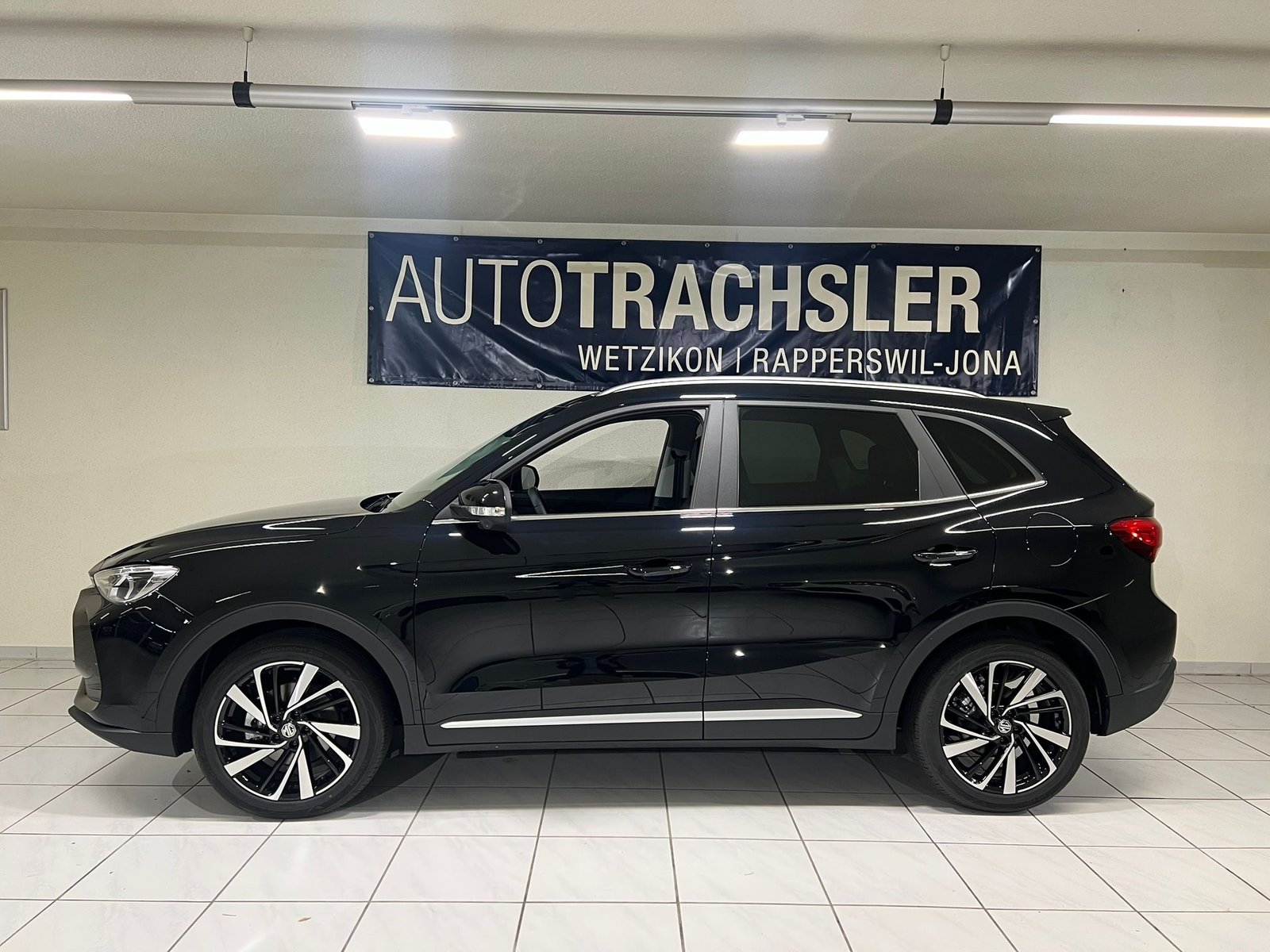 MG ZS 1.5 HEV Luxury, Full-Hybrid Petrol/Electric, New car, Automatic - 4