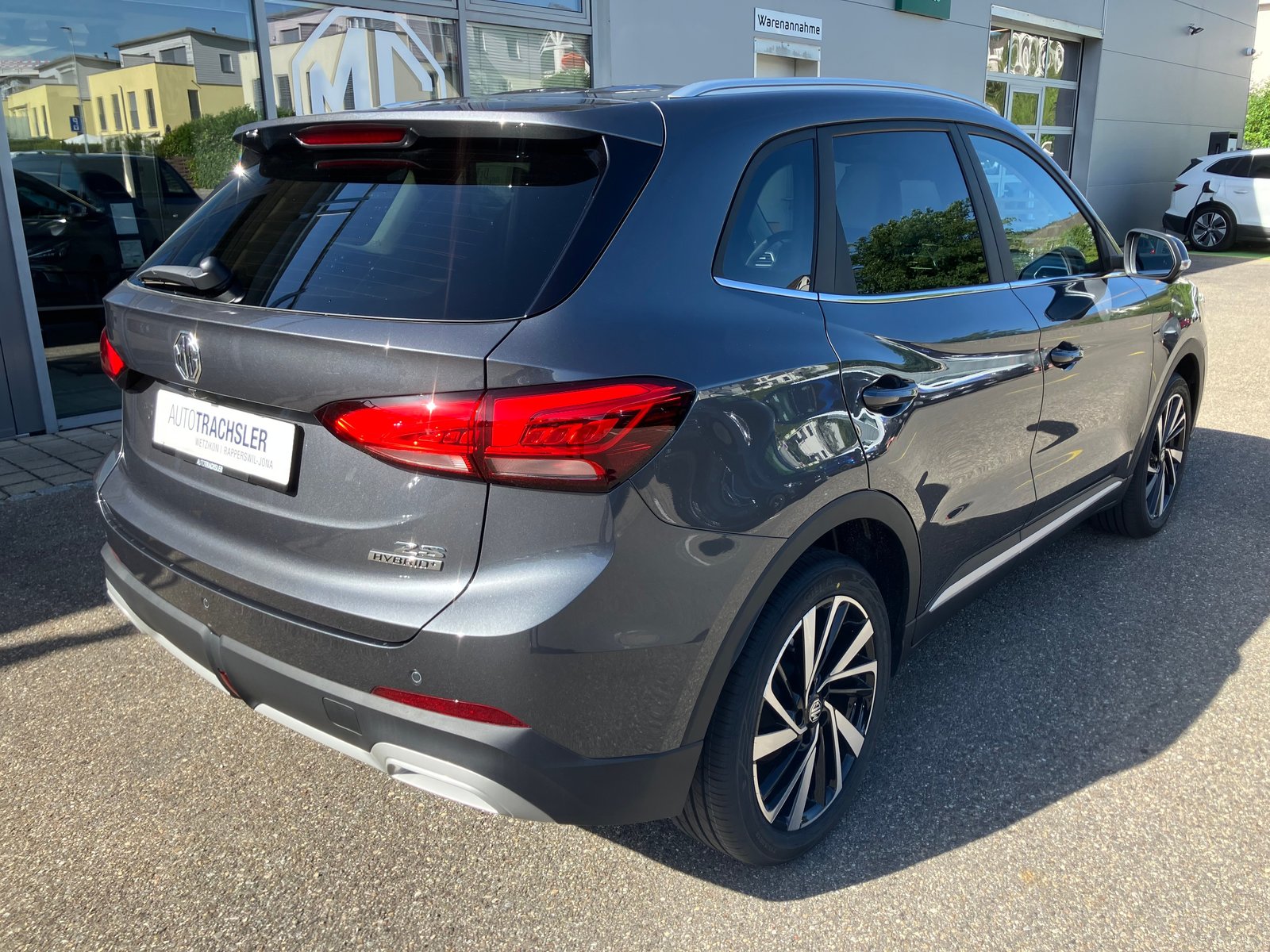 MG ZS 1.5 HEV Luxury, Full-Hybrid Petrol/Electric, New car, Automatic - 5