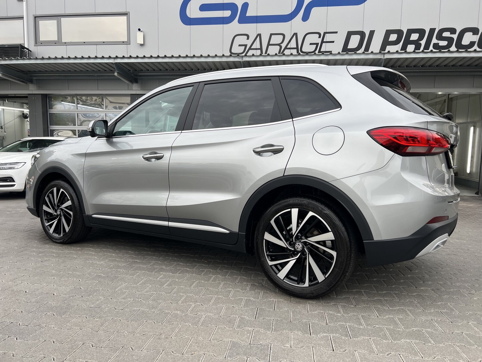 MG ZS 1.5 HEV Luxury, Voll-Hybrid Benzin/Elektro, Occasion / Gebraucht, Automatik - 2