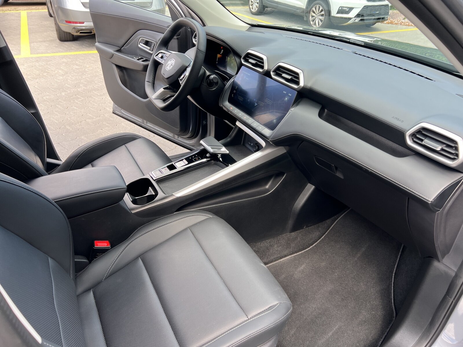 MG ZS 1.5 HEV Luxury, Voll-Hybrid Benzin/Elektro, Occasion / Gebraucht, Automatik - 6