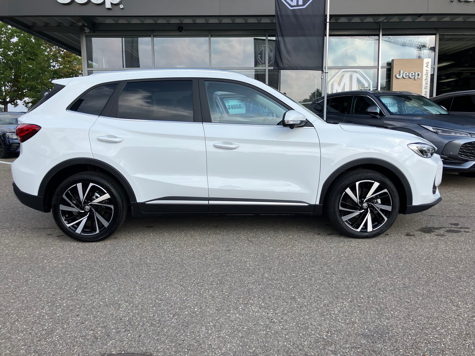 MG ZS 1.5 Hybrid+ Luxury, Full-Hybrid Petrol/Electric, Ex-demonstrator, Automatic - 2