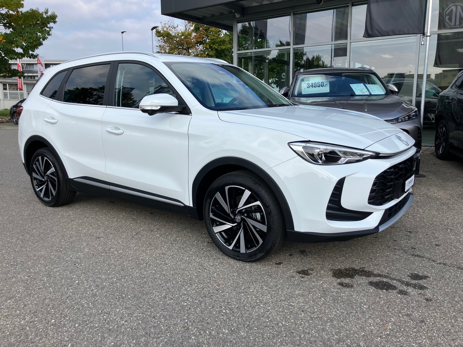 MG ZS 1.5 Hybrid+ Luxury, Full-Hybrid Petrol/Electric, Ex-demonstrator, Automatic - 3