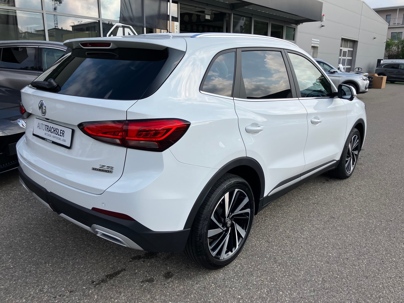 MG ZS 1.5 Hybrid+ Luxury, Full-Hybrid Petrol/Electric, Ex-demonstrator, Automatic - 5