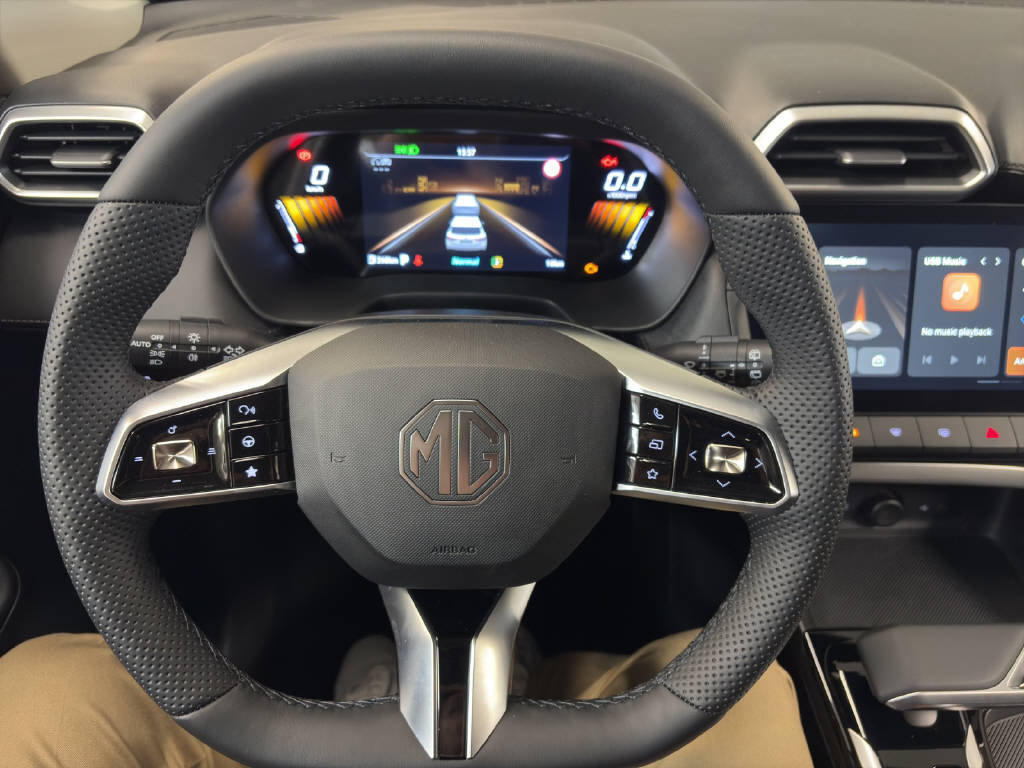 MG ZS 1.5 Hybrid+ Luxury, Full-Hybrid Petrol/Electric, New car, Automatic - 6