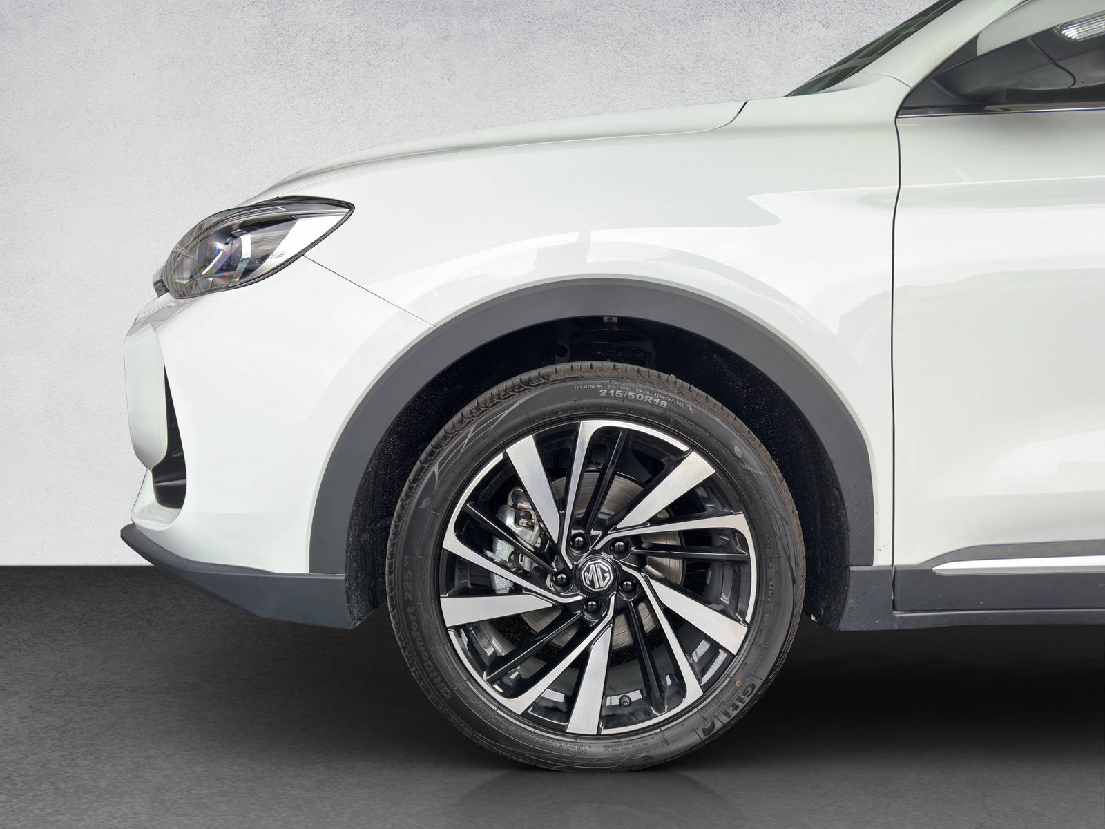 MG ZS 1.5 Hybrid+ Luxury, Hybride Intégral Essence/Électricité, Voiture nouvelle, Automatique - 3