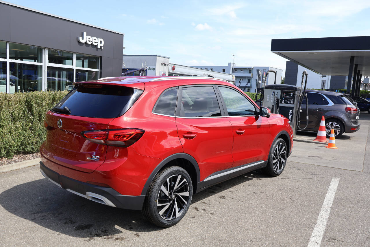 MG ZS 1.5 Hybrid+ Luxury, Hybride Intégral Essence/Électricité, Voiture nouvelle, Automatique - 3
