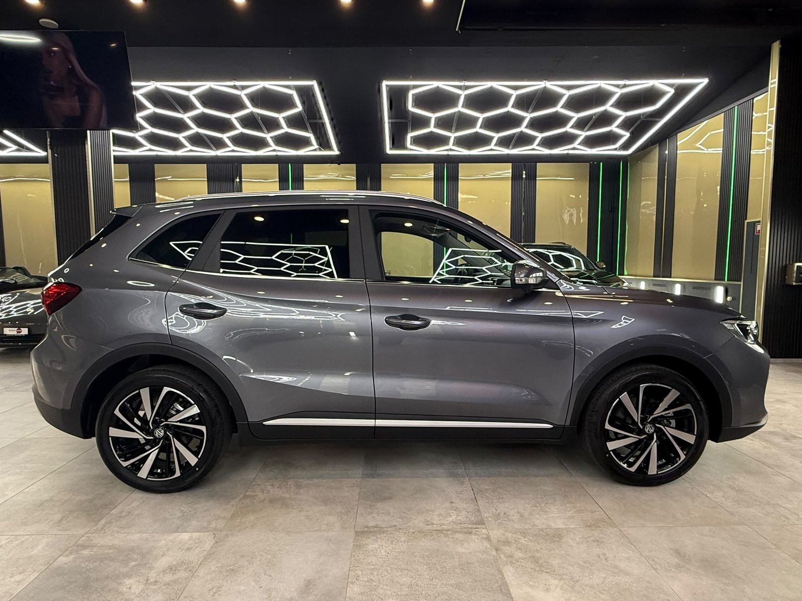 MG ZS 1.5 Hybrid+ Luxury, Hybride Intégral Essence/Électricité, Voiture nouvelle, Automatique - 5