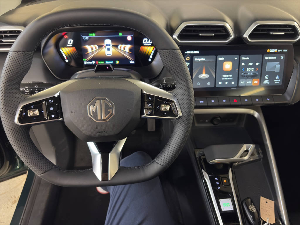 MG ZS 1.5 Hybrid+ Luxury, Full-Hybrid Petrol/Electric, New car, Automatic - 6