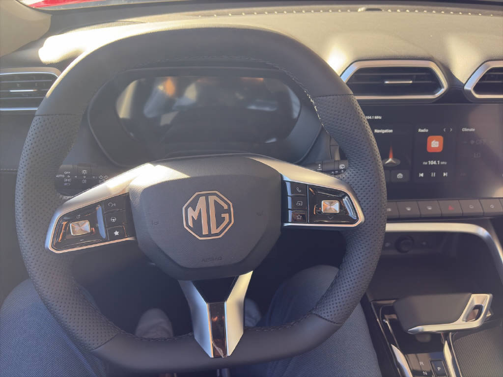 MG ZS 1.5 Hybrid+ Luxury, Voll-Hybrid Benzin/Elektro, Vorführwagen, Automatik - 6