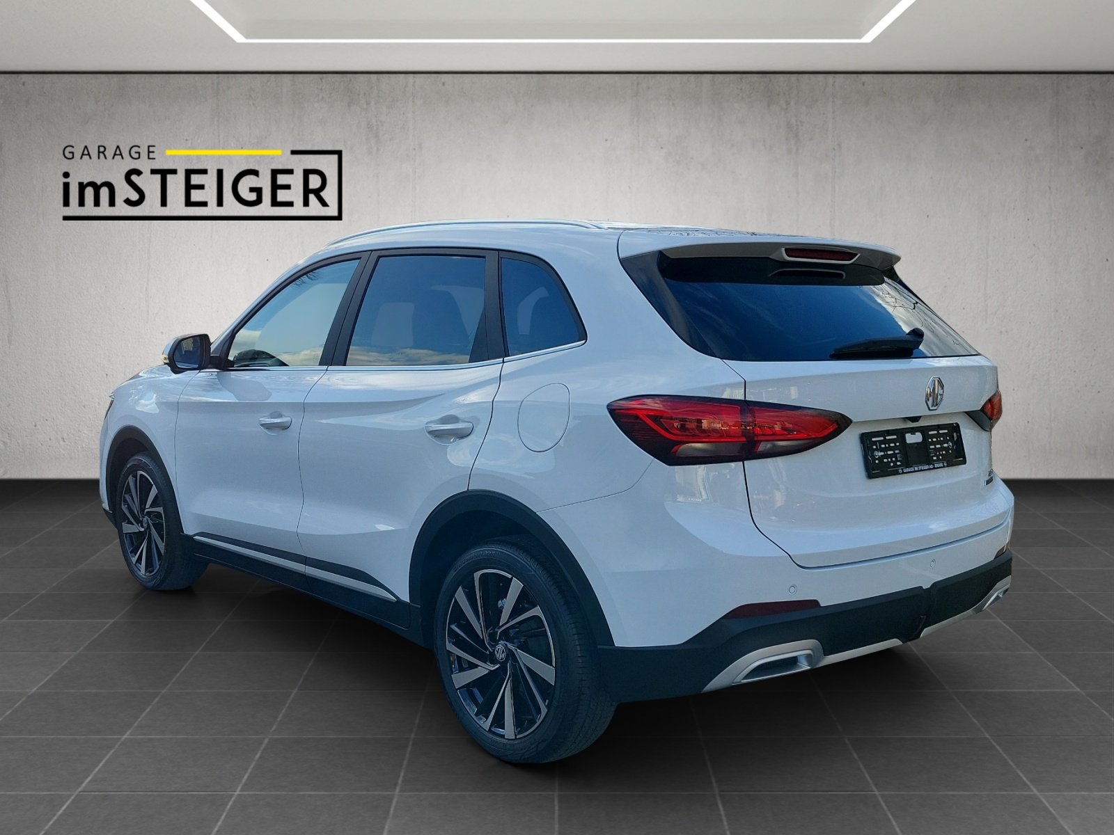 MG ZS 1.5 Hybrid+ Luxury, Full-Hybrid Petrol/Electric, New car, Automatic - 3