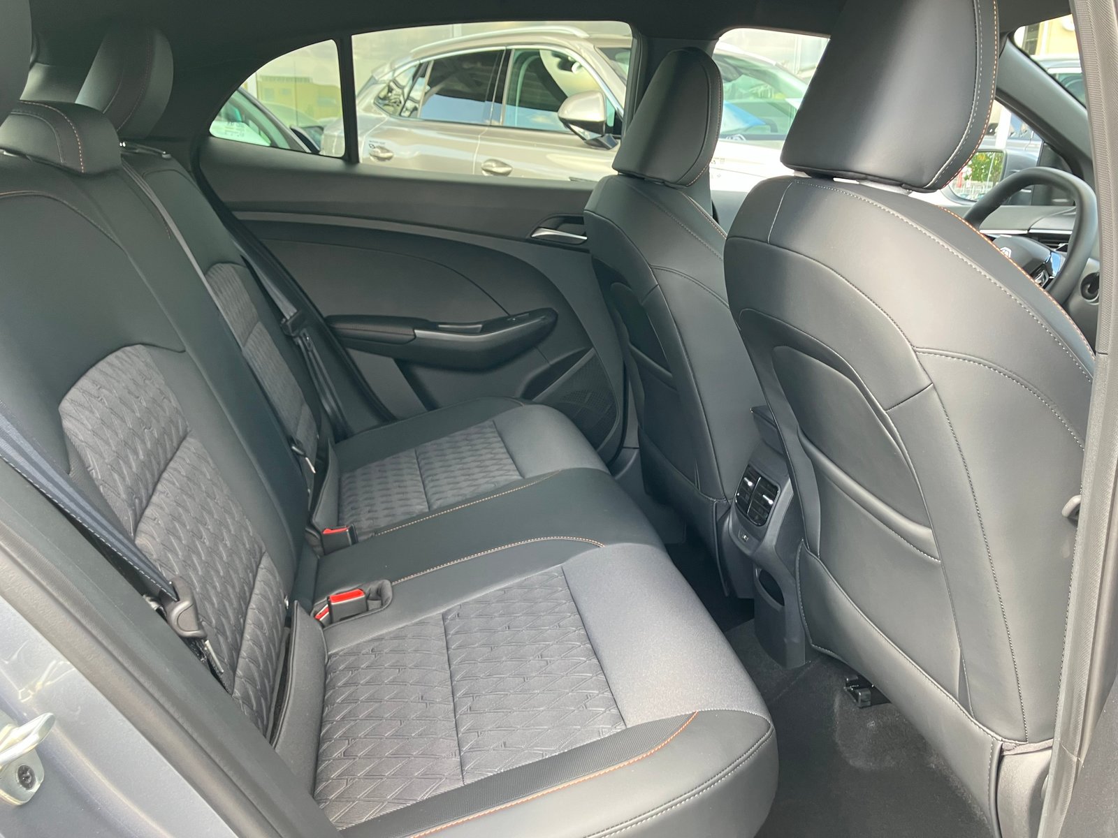 MG 3 1.5 Hybrid Luxury Aut., Hybride Intégral Essence/Électricité, Voiture nouvelle, Automatique - 7