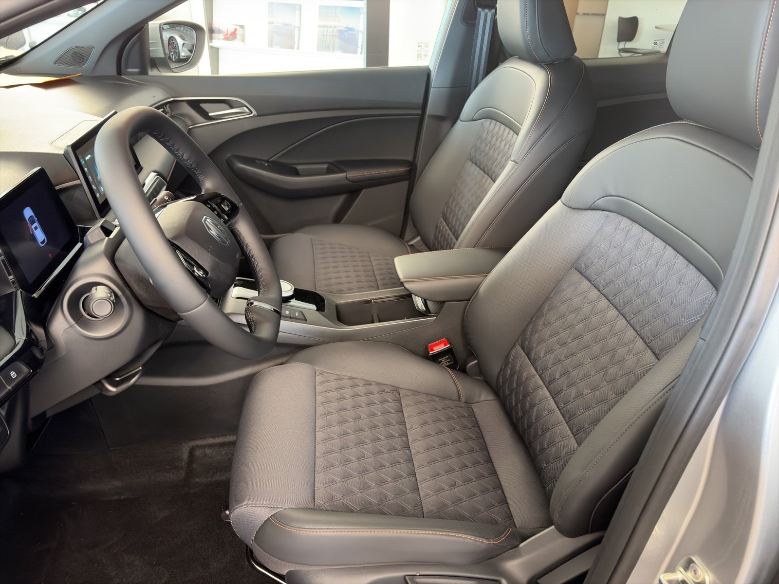 MG 3 1.5 Hybrid Luxury, Petrol, New car, Automatic - 4