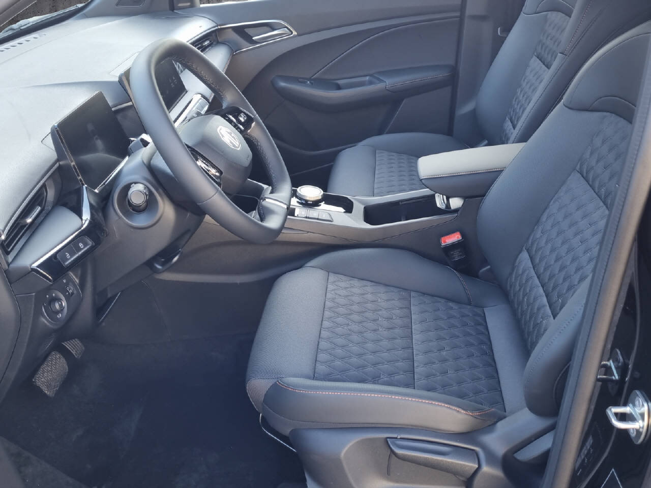 MG 3 1.5 Hybrid Luxury, Hybride Intégral Essence/Électricité, Voiture nouvelle, Automatique - 5