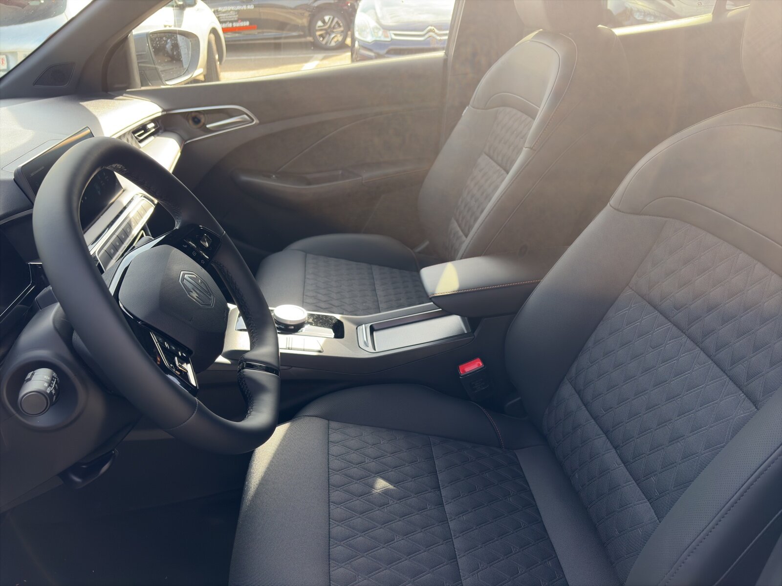 MG 3 1.5 Hybrid Luxury, Benzina, Auto nuove, Automatico - 4
