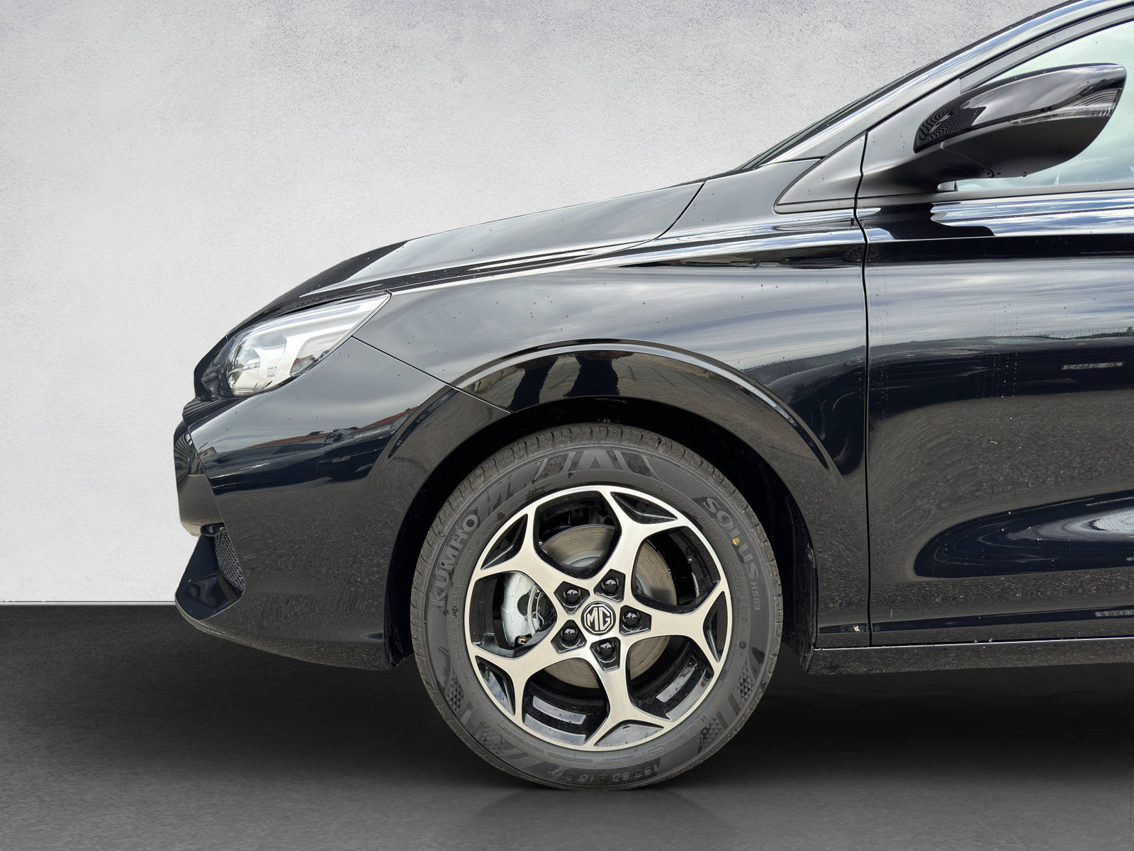 MG 3 1.5 Hybrid+ Luxury, Full-Hybrid Petrol/Electric, Ex-demonstrator, Automatic - 4