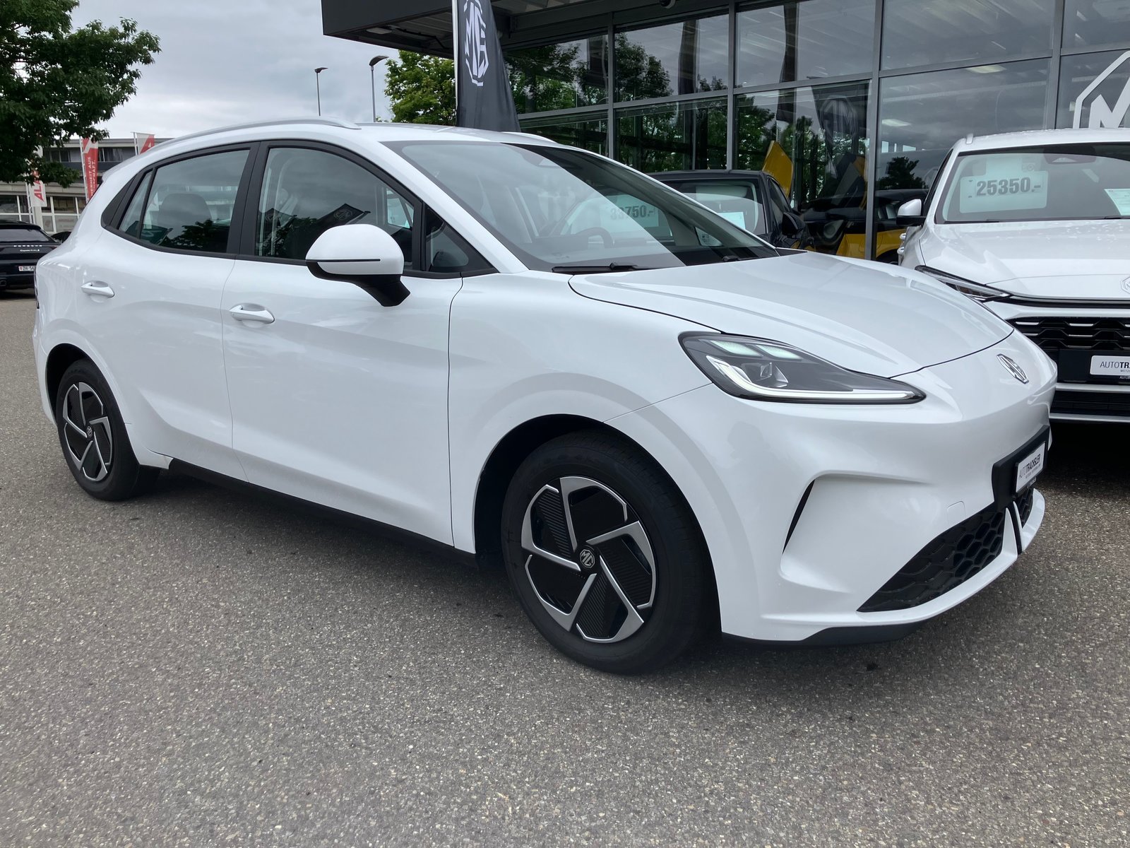 MG 4 EV Urban 43kWh Comfort, Electric, Ex-demonstrator, Automatic - 2