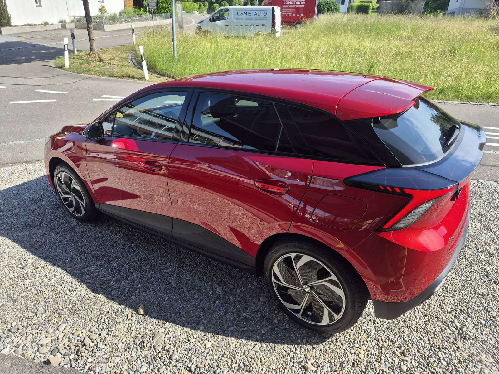 MG 4 64kWh Premium, Electric, Automatic - 5