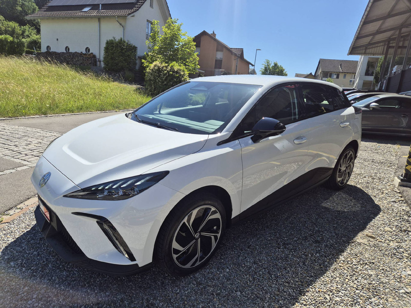 MG 4 64kWh Premium, Electric, Automatic - 4