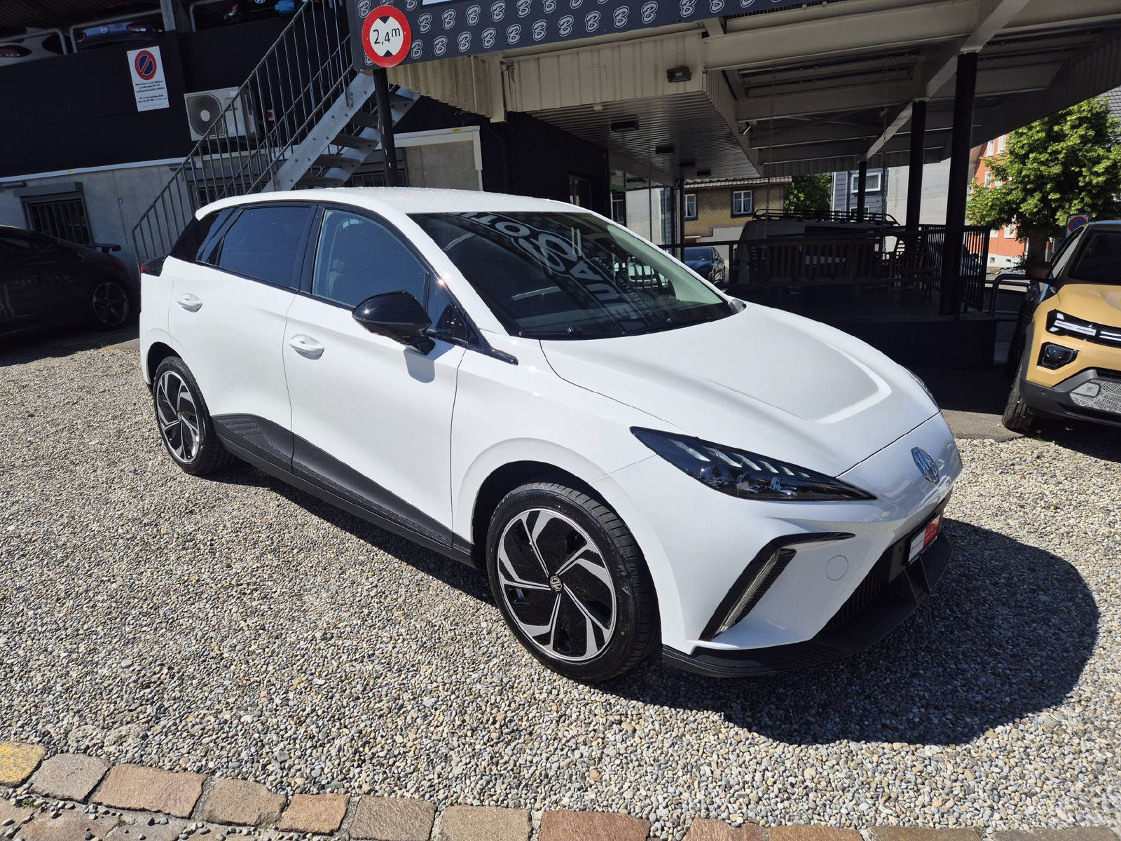 MG 4 64kWh Premium, Electric, Automatic - 2