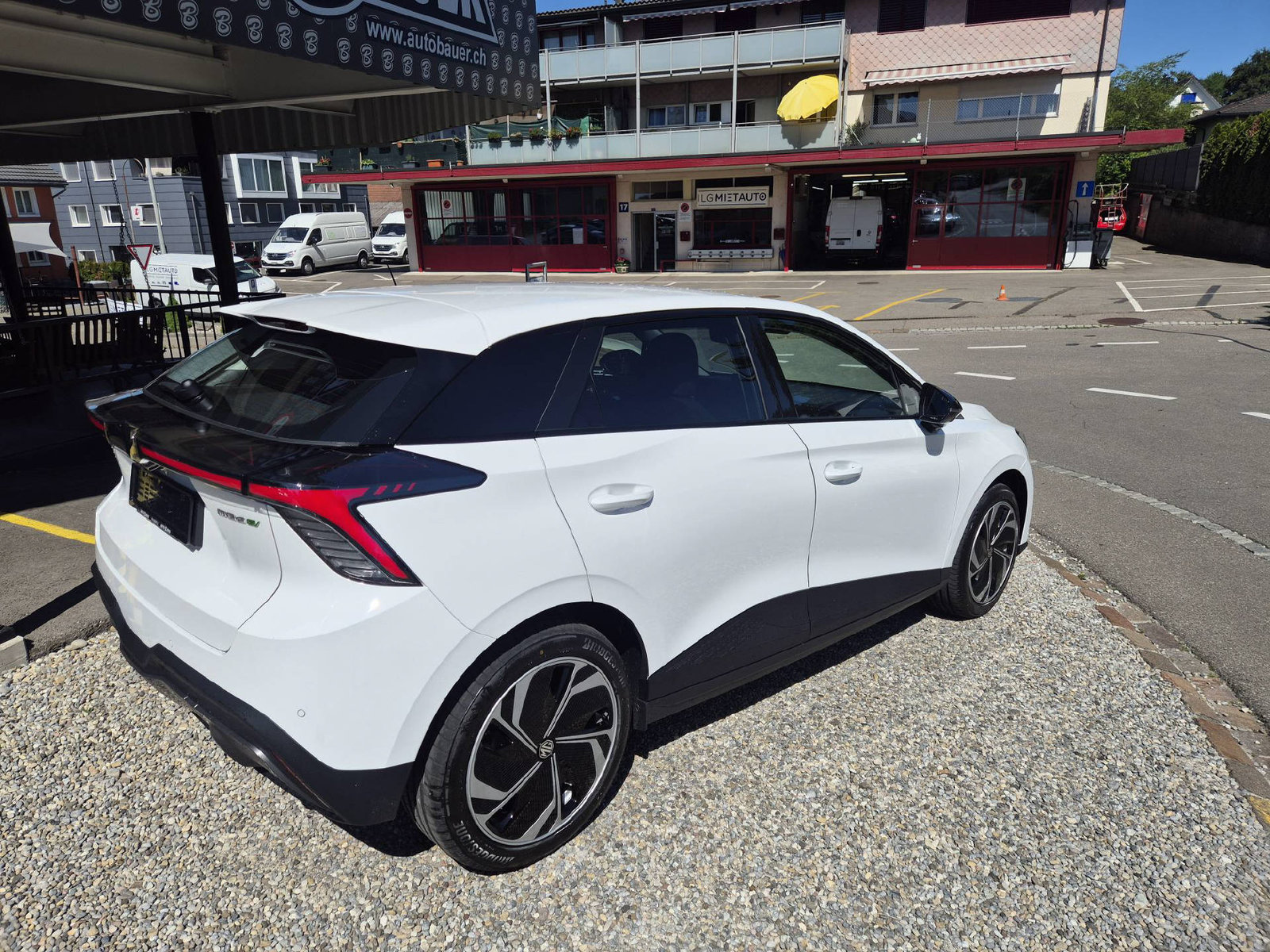 MG 4 64kWh Premium, Electric, Automatic - 5