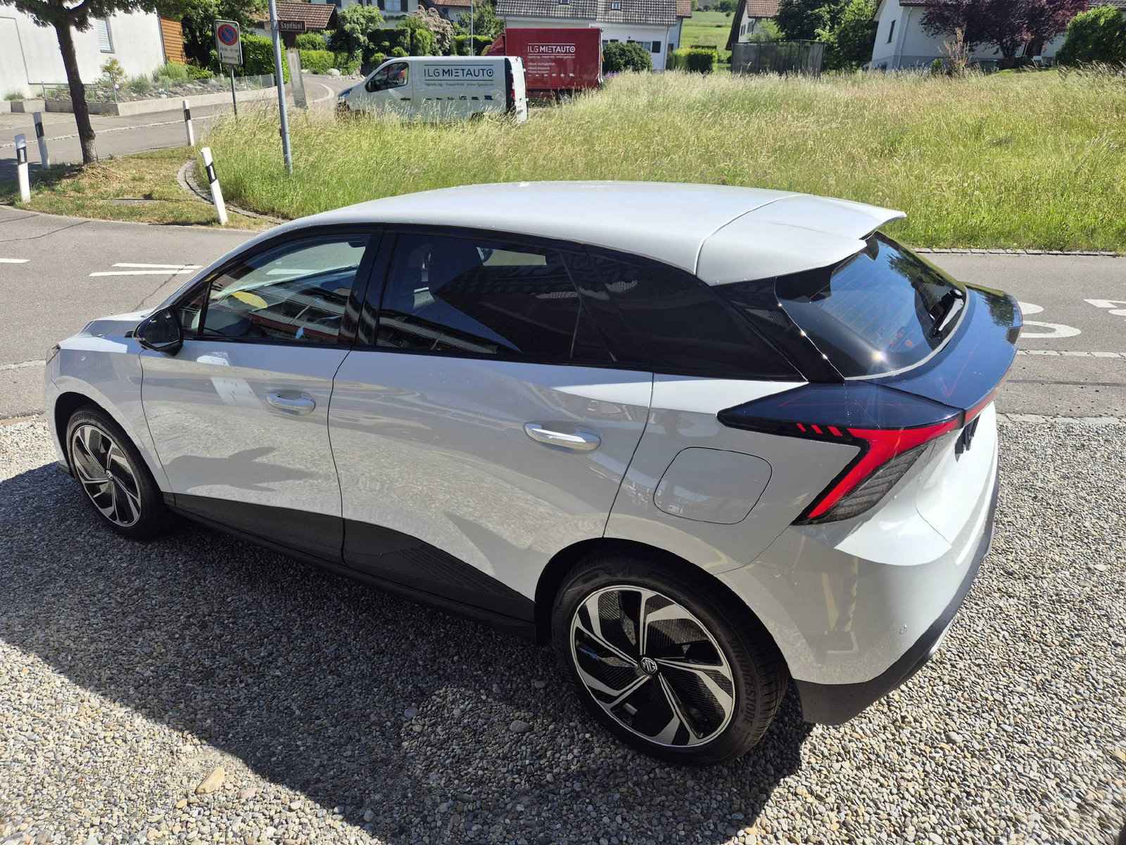 MG 4 64kWh Premium, Electric, Automatic - 5