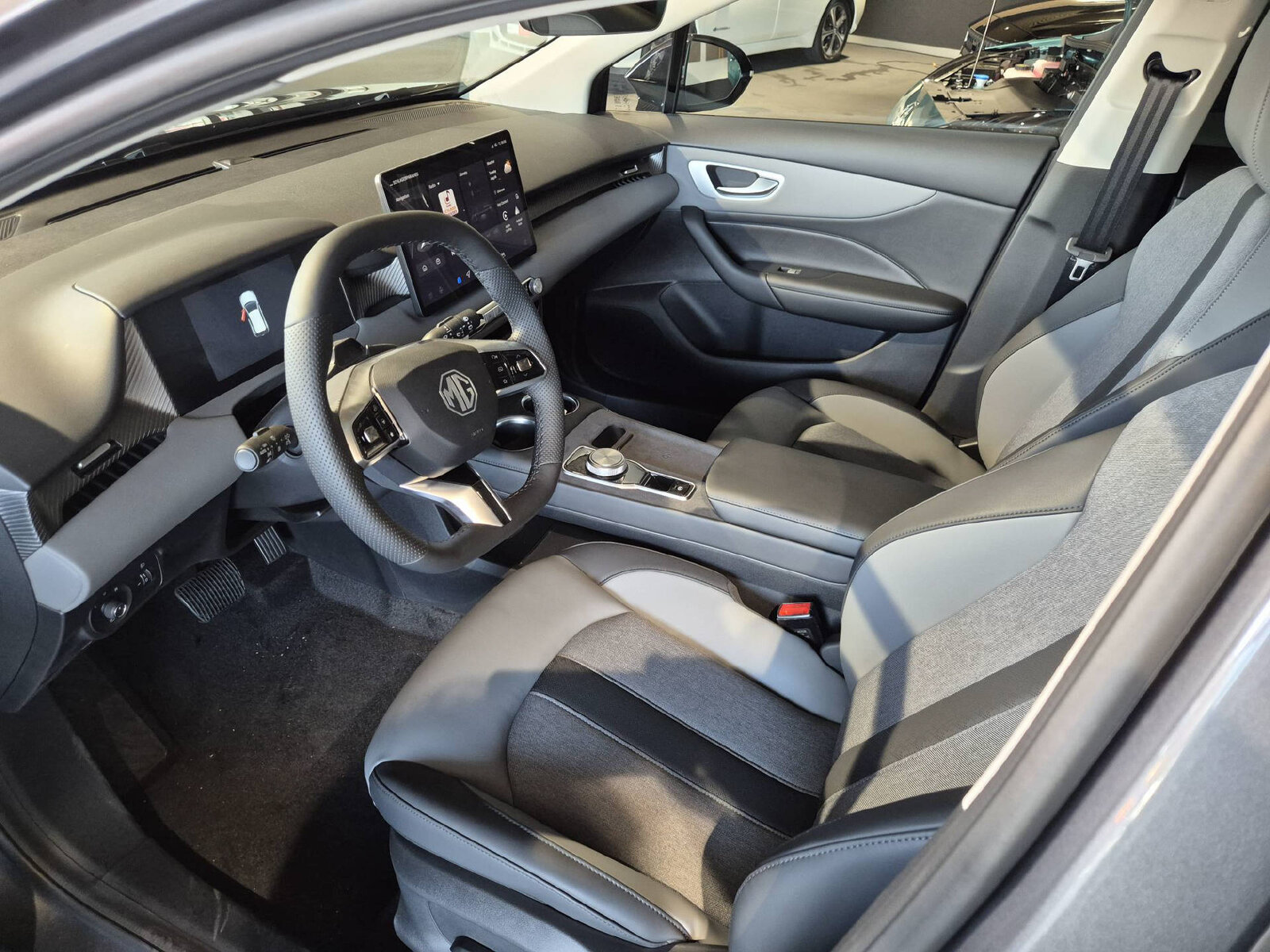MG 4 64kWh Premium, Électrique, Véhicule neuf pré-immatriculé, Automatique - 5