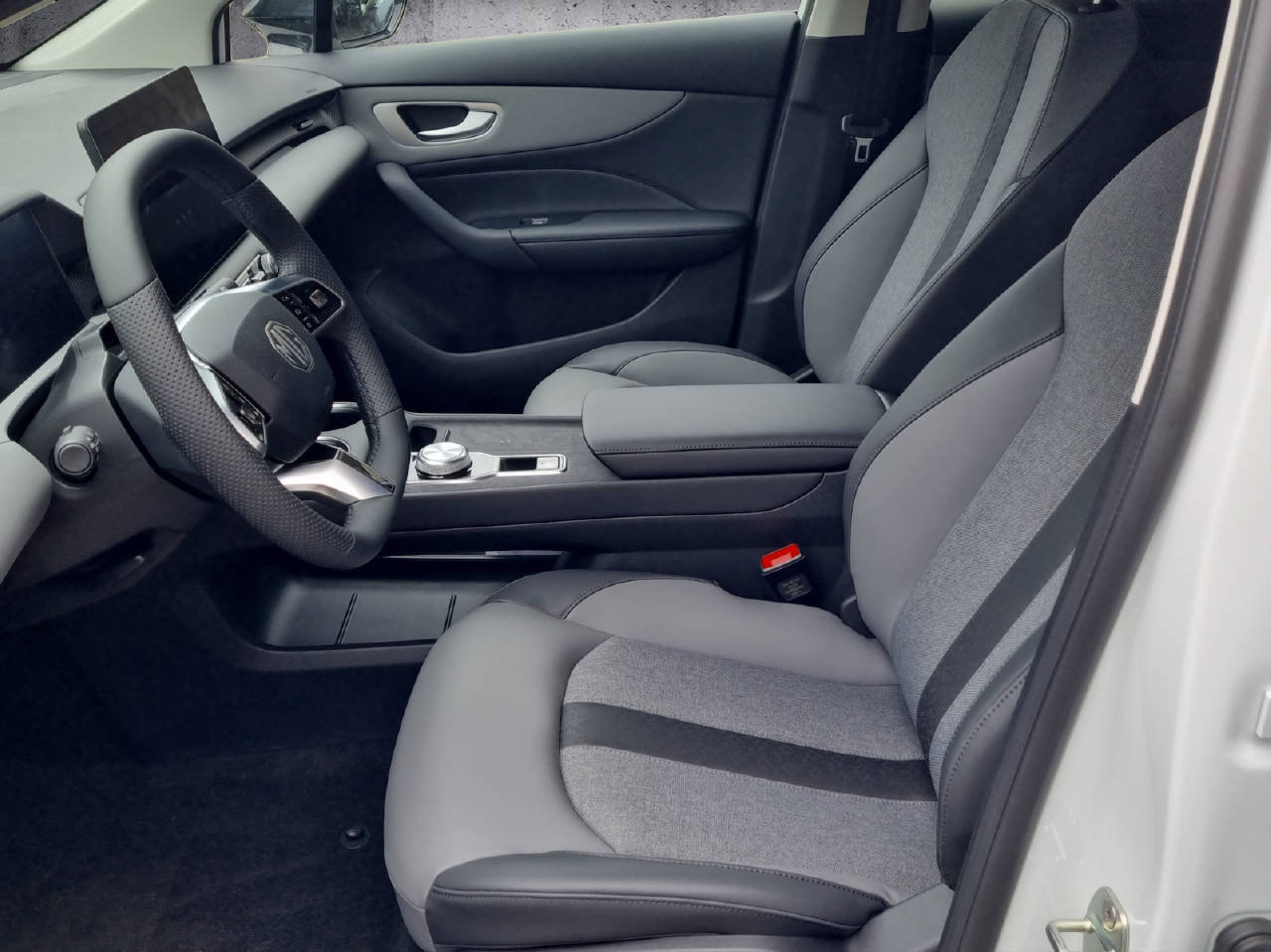 MG 4 64kWh Premium, Electric, New car, Automatic - 5