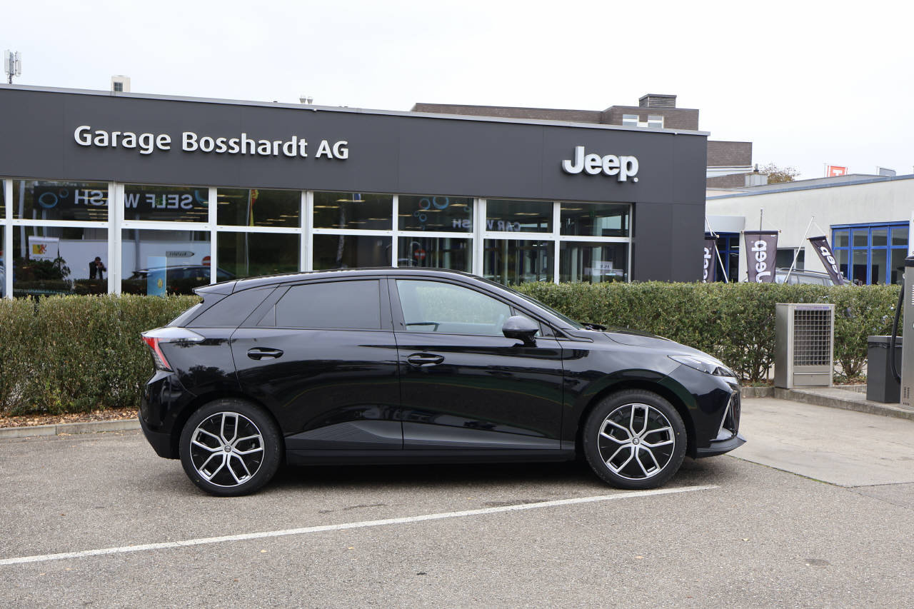 MG 4 64kWh Luxury, Electric, Ex-demonstrator, Automatic - 2