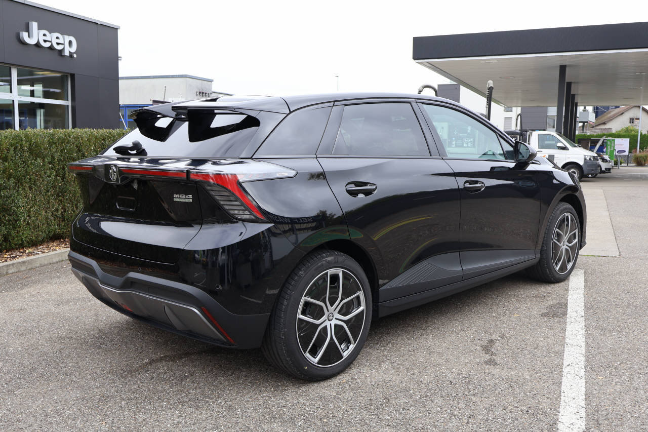 MG 4 64kWh Luxury, Electric, Ex-demonstrator, Automatic - 3