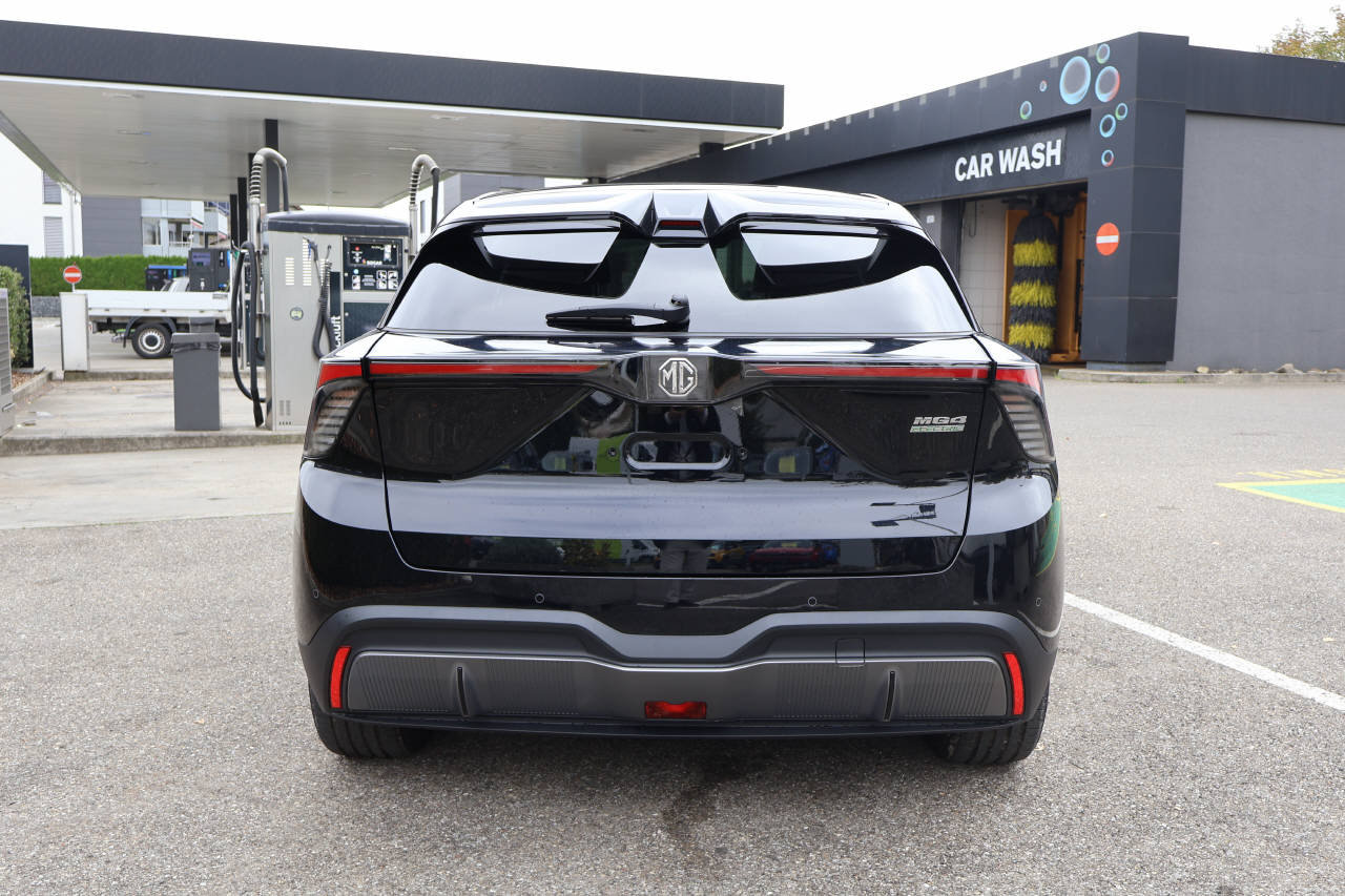 MG 4 64kWh Luxury, Electric, Ex-demonstrator, Automatic - 4