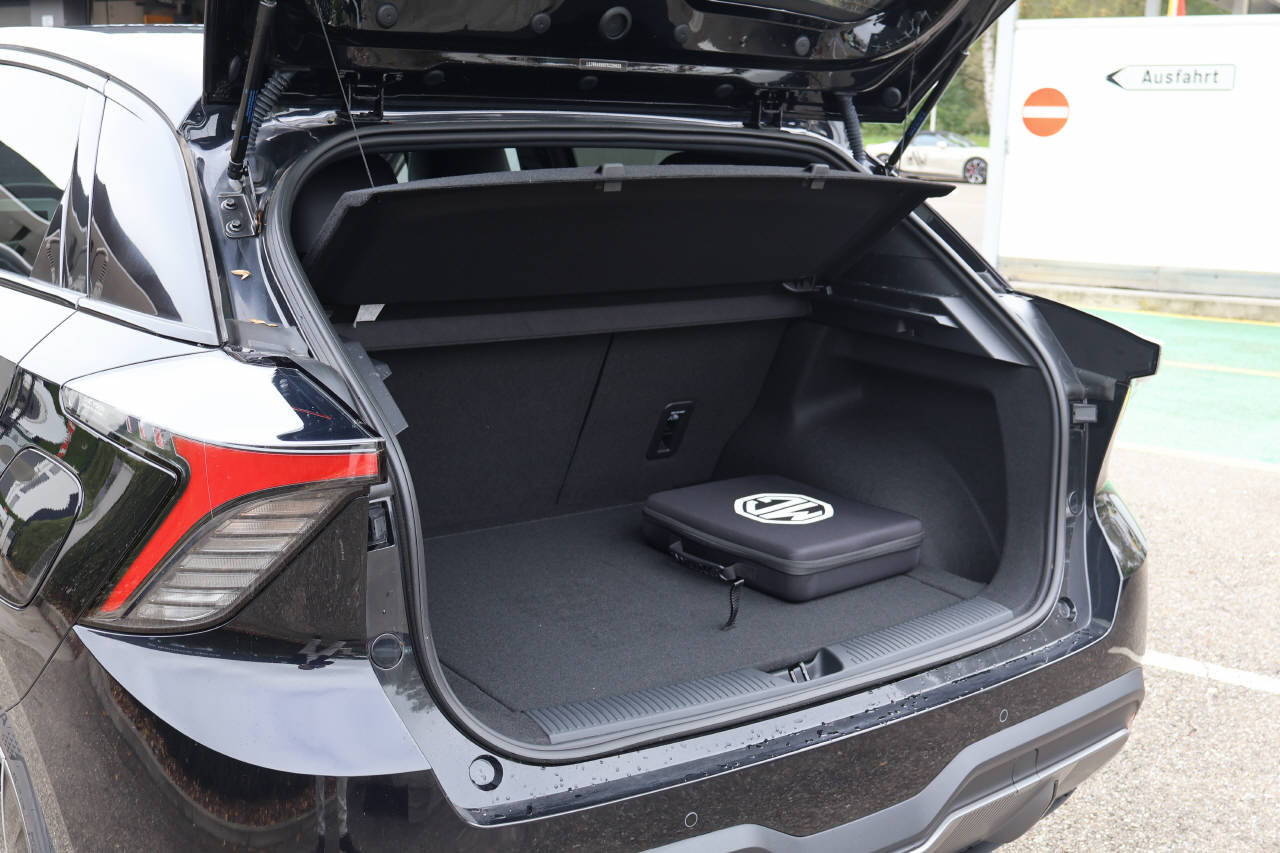 MG 4 64kWh Luxury, Electric, Ex-demonstrator, Automatic - 5