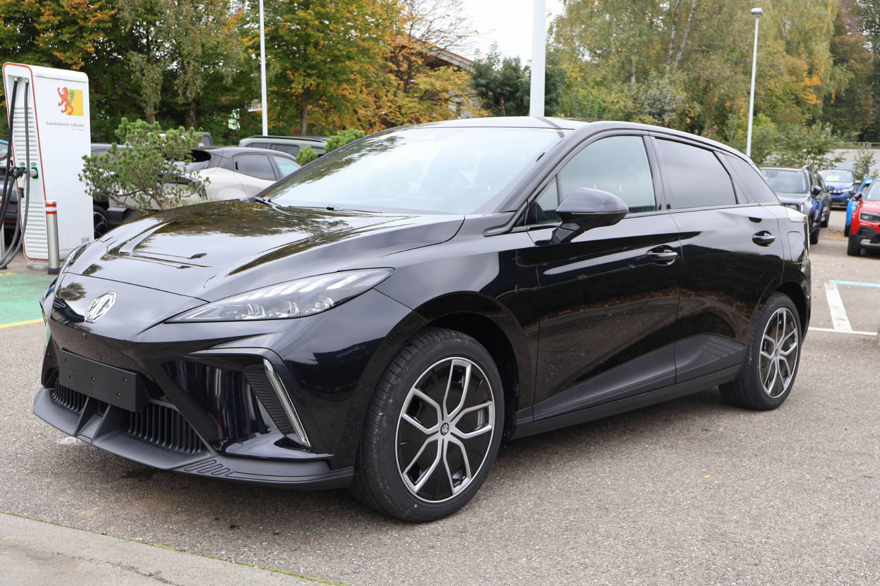 MG 4 64kWh Luxury, Electric, Ex-demonstrator, Automatic - 7