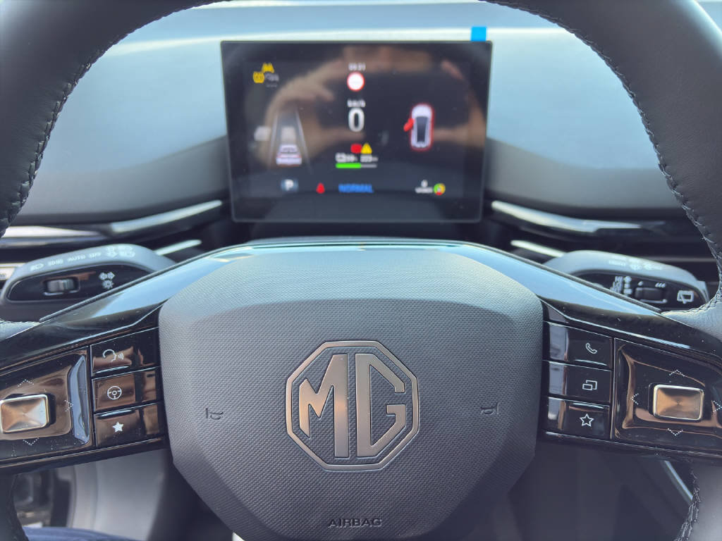 MG 4 64kWh Luxury, Electric, Ex-demonstrator, Automatic - 6