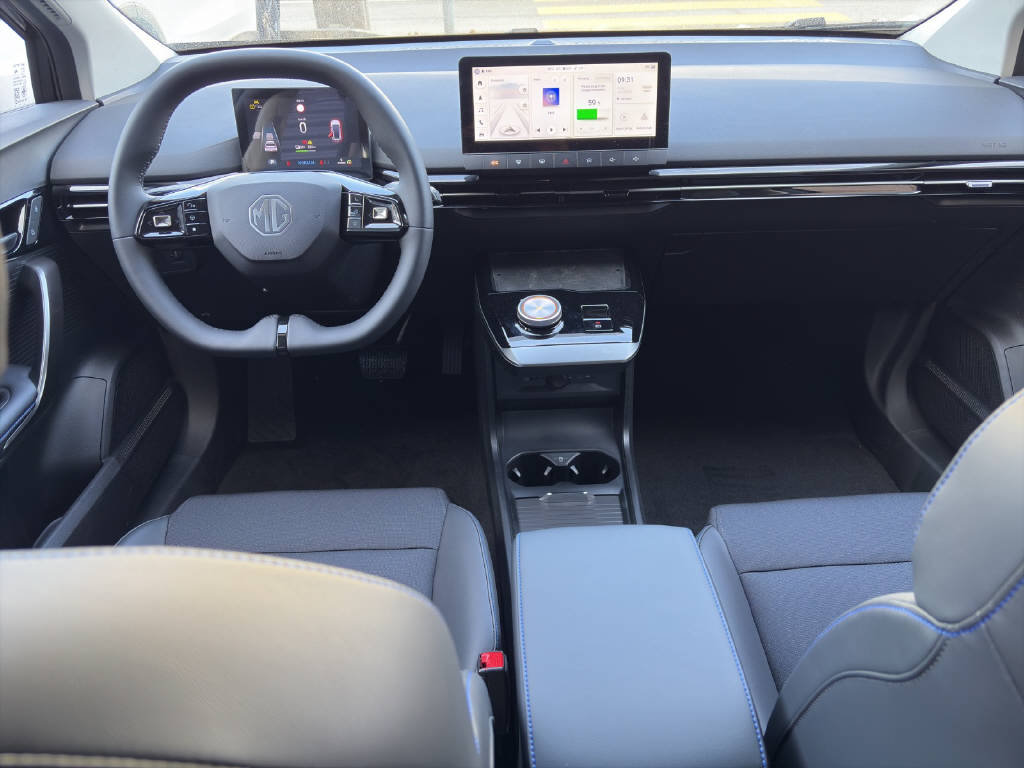 MG 4 64kWh Luxury, Electric, Ex-demonstrator, Automatic - 7