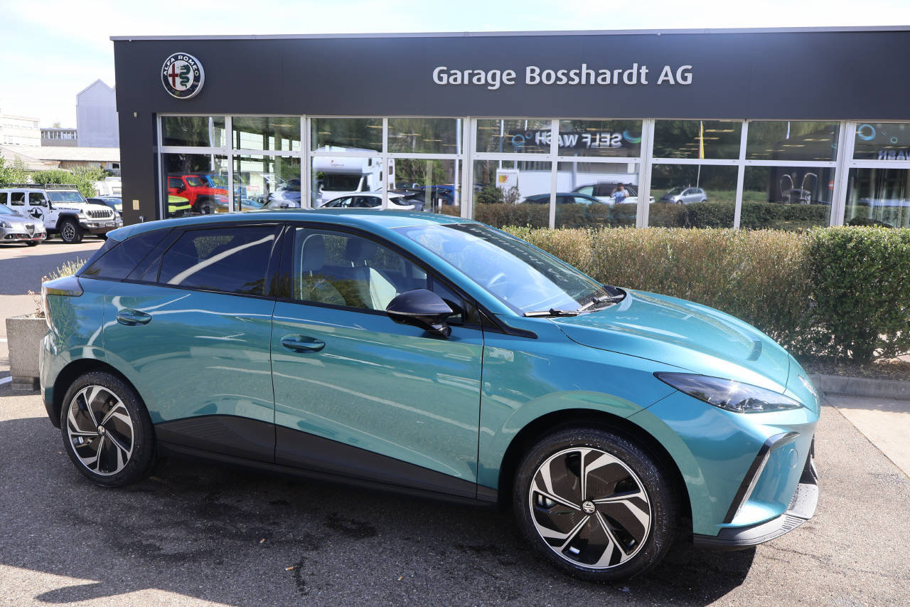 MG 4 64kWh Premium, Electric, Ex-demonstrator, Automatic - 2