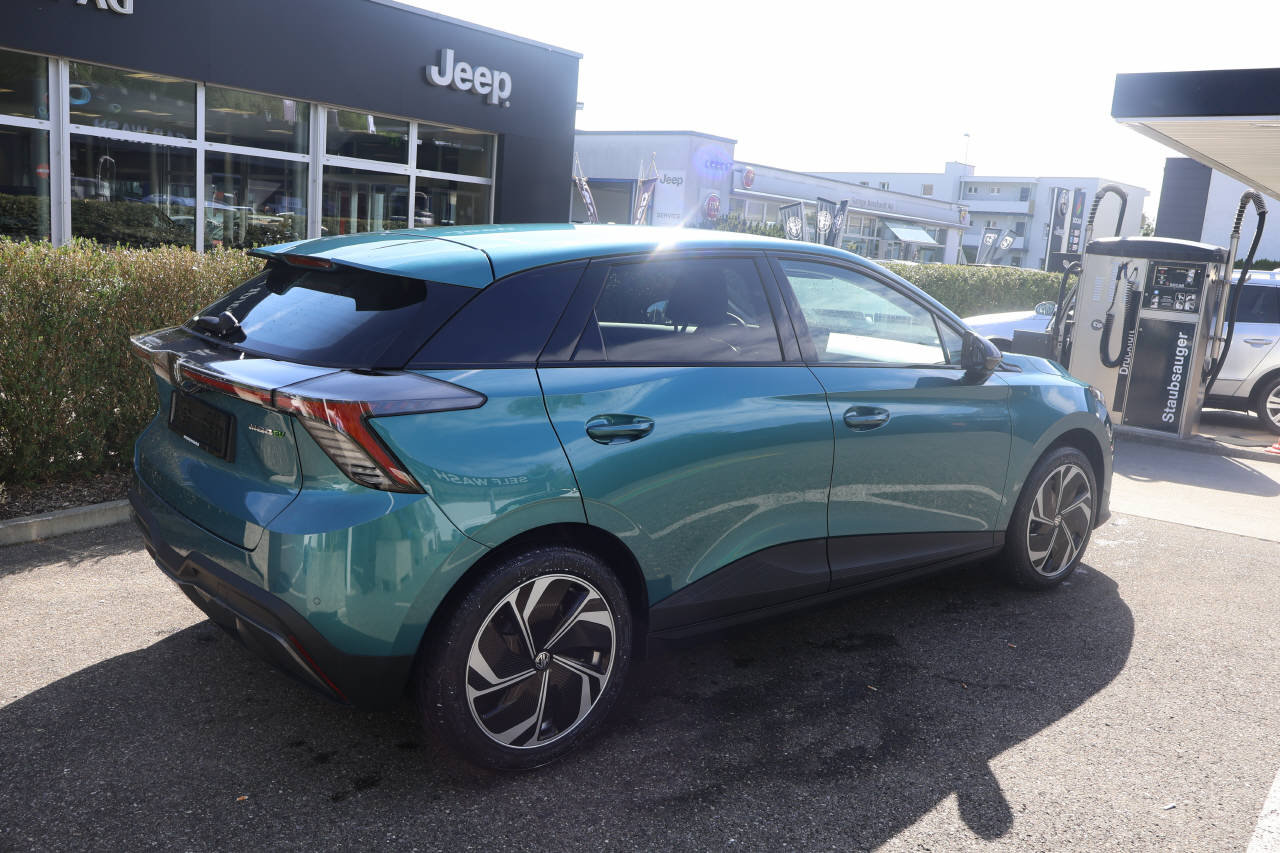 MG 4 64kWh Premium, Electric, Ex-demonstrator, Automatic - 3