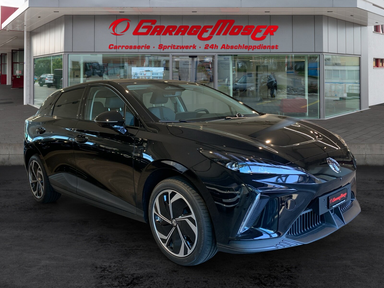 MG 4 77 kWh Premium, Electric, Ex-demonstrator, Automatic - 3