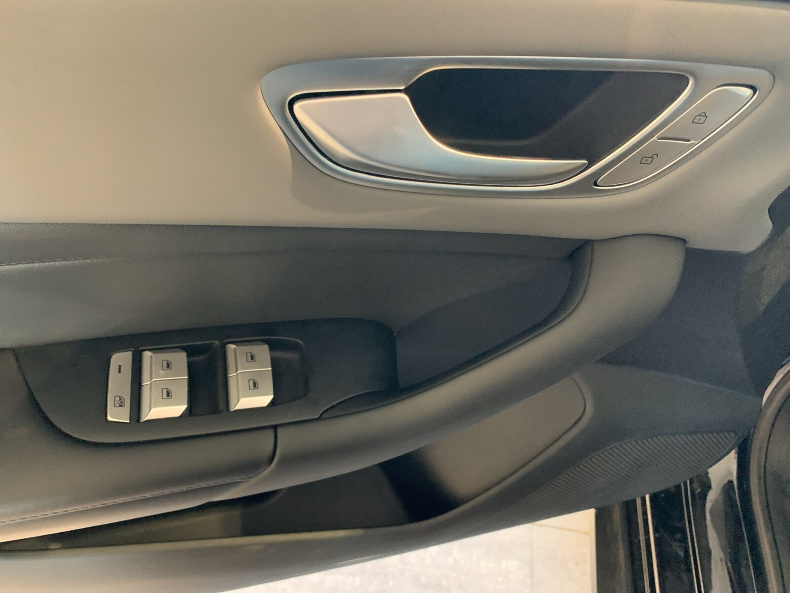 MG 4 77 kWh Premium, Electric, Ex-demonstrator, Automatic - 7