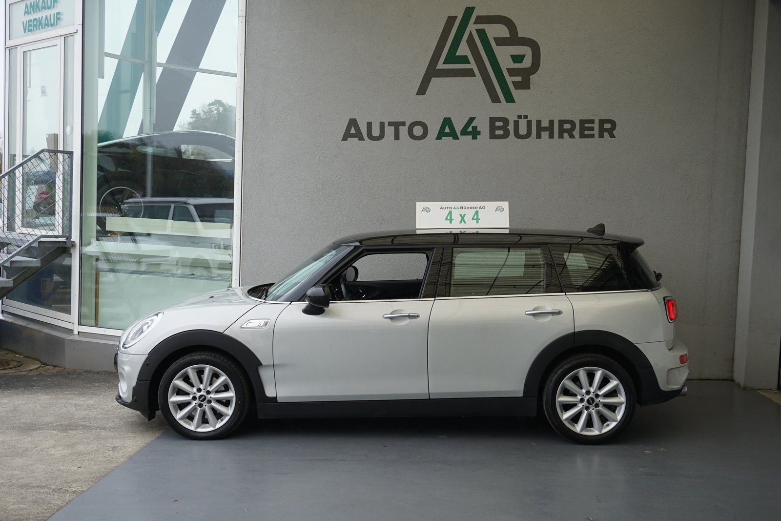 MINI Clubman Cooper S ALL4, Petrol, Second hand / Used, Automatic - 2