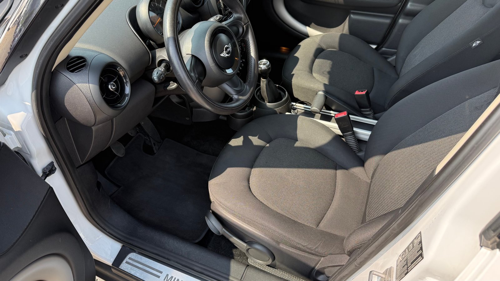 MINI Countryman Cooper ALL4, Benzin, Occasion / Gebraucht, Handschaltung - 2