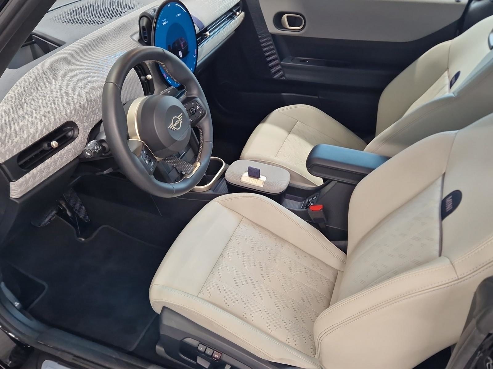 MINI Cabrio Cooper S F67 Favoured Trim, Petrol, Second hand / Used, Automatic - 7