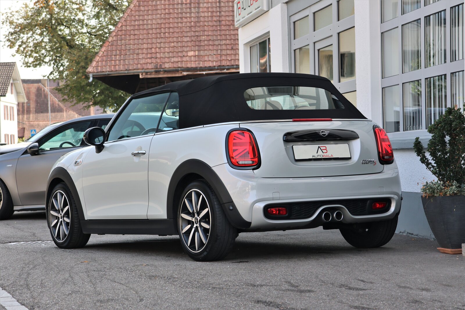 MINI Cooper S Cabriolet DKG, Petrol, Second hand / Used, Automatic - 3